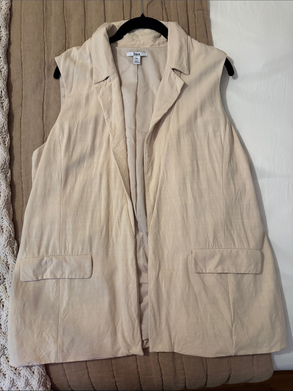 Bar III Cream Lightweight Sleeveless Vest